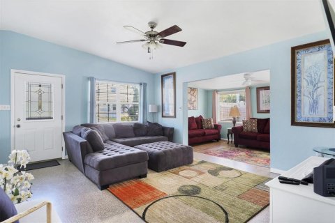 House in Sarasota, Florida 4 bedrooms, 196.77 sq.m. № 1717512 - photo 3