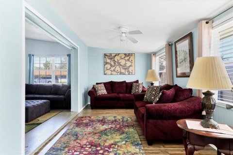 House in Sarasota, Florida 4 bedrooms, 196.77 sq.m. № 1717512 - photo 13