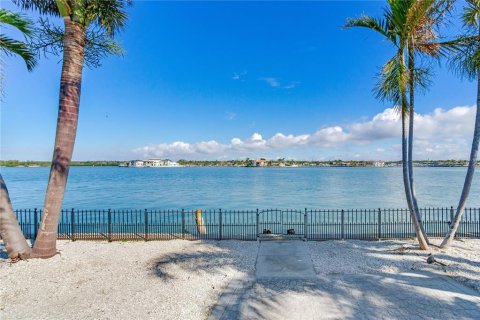Terreno en venta en Redington Beach, Florida № 1553769 - foto 1
