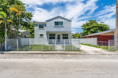 Casa en venta en Miami, Florida, 3 dormitorios, 131.92 m2 № 1875619 - foto 1
