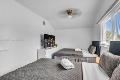 Casa en venta en Miami, Florida, 3 dormitorios, 131.92 m2 № 1875619 - foto 26