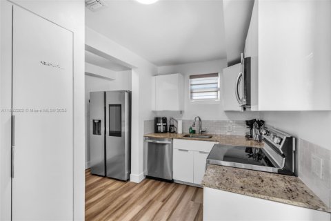 Casa en venta en Miami, Florida, 3 dormitorios, 131.92 m2 № 1875619 - foto 15