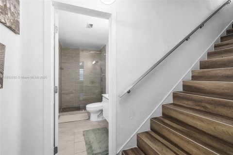 Casa en venta en Miami, Florida, 3 dormitorios, 131.92 m2 № 1875619 - foto 18