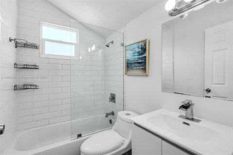 Casa en venta en Miami, Florida, 3 dormitorios, 131.92 m2 № 1875619 - foto 22