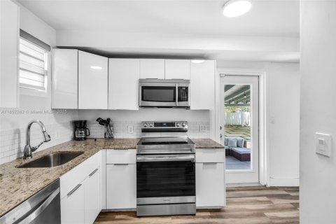 Casa en venta en Miami, Florida, 3 dormitorios, 131.92 m2 № 1875619 - foto 16