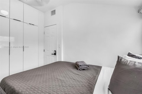 Casa en venta en Miami, Florida, 3 dormitorios, 131.92 m2 № 1875619 - foto 24