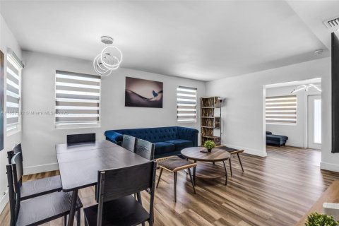 Casa en venta en Miami, Florida, 3 dormitorios, 131.92 m2 № 1875619 - foto 12