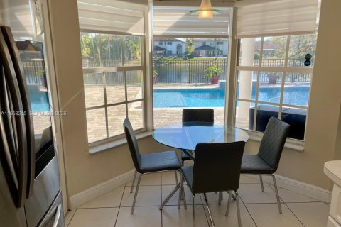 Villa ou maison à vendre à Miami, Floride: 4 chambres, 216.28 m2 № 2021063 - photo 17