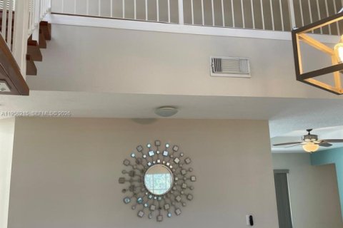 Villa ou maison à vendre à Miami, Floride: 4 chambres, 216.28 m2 № 2021063 - photo 4