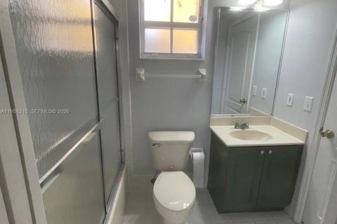 Villa ou maison à vendre à Miami, Floride: 4 chambres, 216.28 m2 № 2021063 - photo 18