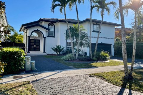 House in Miami, Florida 4 bedrooms, 216.28 sq.m. № 2021063