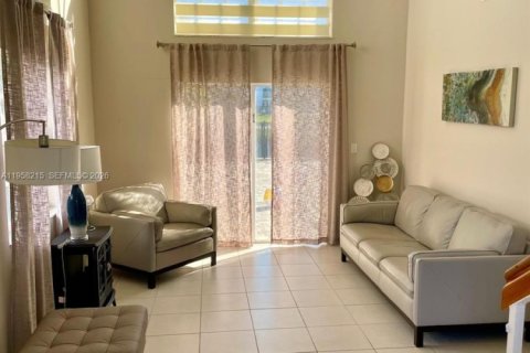 Villa ou maison à vendre à Miami, Floride: 4 chambres, 216.28 m2 № 2021063 - photo 8