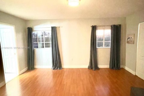 Villa ou maison à vendre à Miami, Floride: 4 chambres, 216.28 m2 № 2021063 - photo 29