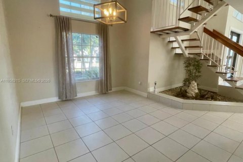 Villa ou maison à vendre à Miami, Floride: 4 chambres, 216.28 m2 № 2021063 - photo 5