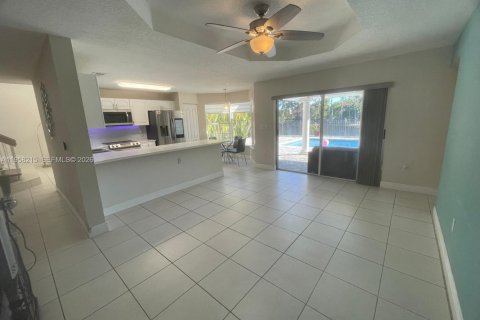 Villa ou maison à vendre à Miami, Floride: 4 chambres, 216.28 m2 № 2021063 - photo 9