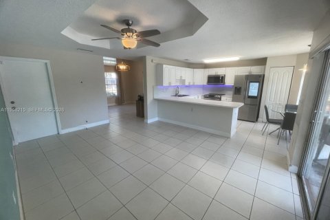 Villa ou maison à vendre à Miami, Floride: 4 chambres, 216.28 m2 № 2021063 - photo 12