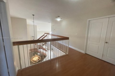 Villa ou maison à vendre à Miami, Floride: 4 chambres, 216.28 m2 № 2021063 - photo 24