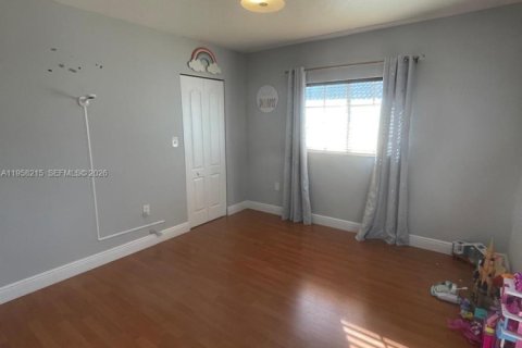 Villa ou maison à vendre à Miami, Floride: 4 chambres, 216.28 m2 № 2021063 - photo 22