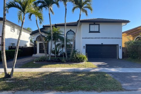Villa ou maison à vendre à Miami, Floride: 4 chambres, 216.28 m2 № 2021063 - photo 2