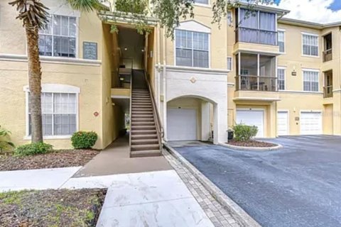 Condo in Tampa, Florida, 2 bedrooms  № 1908021 - photo 1