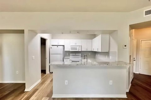 Condo in Tampa, Florida, 2 bedrooms  № 1908021 - photo 5