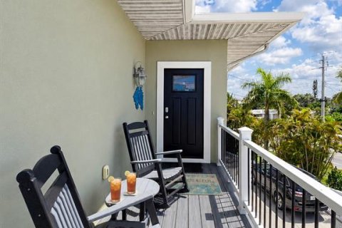 House in Holmes Beach, Florida 3 bedrooms, 171.31 sq.m. № 2227263 - photo 4