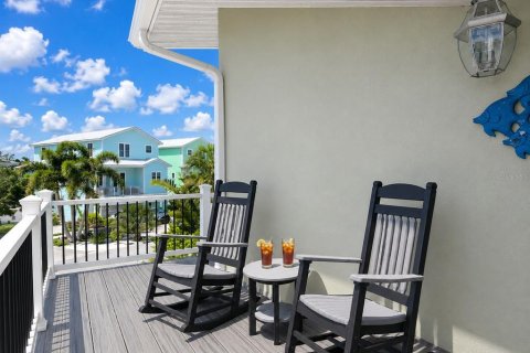 House in Holmes Beach, Florida 3 bedrooms, 171.31 sq.m. № 2227263 - photo 3