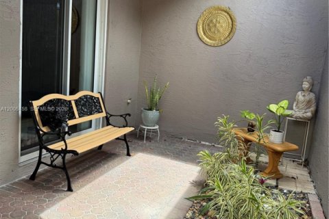 House in Sunrise, Florida 2 bedrooms, 122.63 sq.m. № 2070799 - photo 6