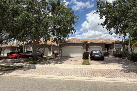 House in Sunrise, Florida 2 bedrooms, 122.63 sq.m. № 2070799 - photo 5