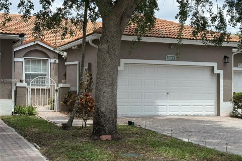 House in Sunrise, Florida 2 bedrooms, 122.63 sq.m. № 2070799