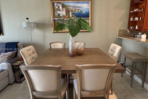 House in Sunrise, Florida 2 bedrooms, 122.63 sq.m. № 2070799 - photo 13