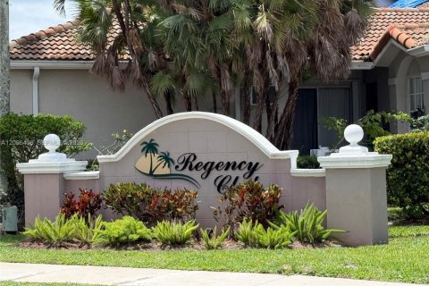 House in Sunrise, Florida 2 bedrooms, 122.63 sq.m. № 2070799 - photo 24