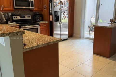 House in Sunrise, Florida 2 bedrooms, 122.63 sq.m. № 2070799 - photo 7
