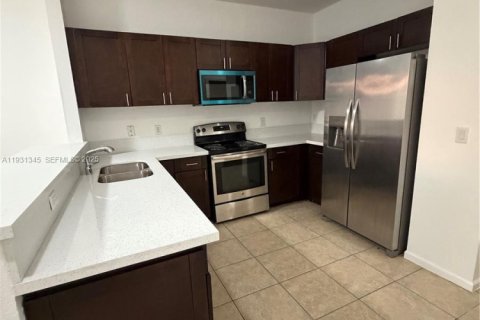 Touwnhouse à louer à Lauderhill, Floride: 3 chambres, 129.32 m2 № 1989992 - photo 6