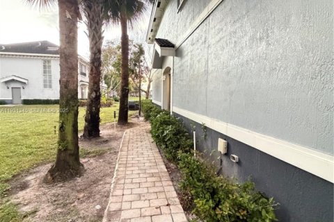 Touwnhouse à louer à Lauderhill, Floride: 3 chambres, 129.32 m2 № 1989992 - photo 2