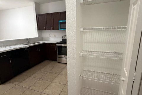 Touwnhouse à louer à Lauderhill, Floride: 3 chambres, 129.32 m2 № 1989992 - photo 13