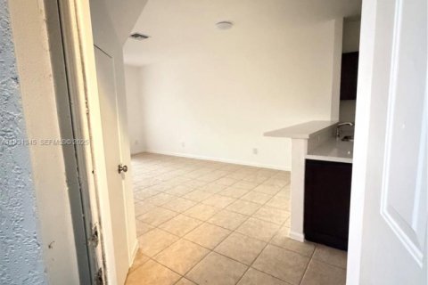 Touwnhouse à louer à Lauderhill, Floride: 3 chambres, 129.32 m2 № 1989992 - photo 4