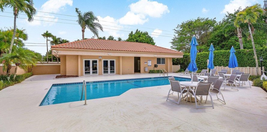 House in Boca Raton, Florida 4 bedrooms, 246.47 sq.m. № 1155761