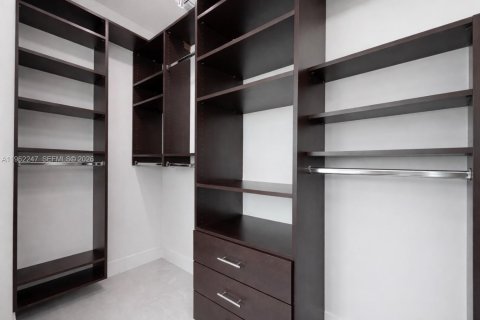 Copropriété à louer à Miami, Floride: 2 chambres, 98.57 m2 № 2023860 - photo 12