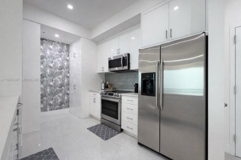 Copropriété à louer à Miami, Floride: 2 chambres, 98.57 m2 № 2023860 - photo 4