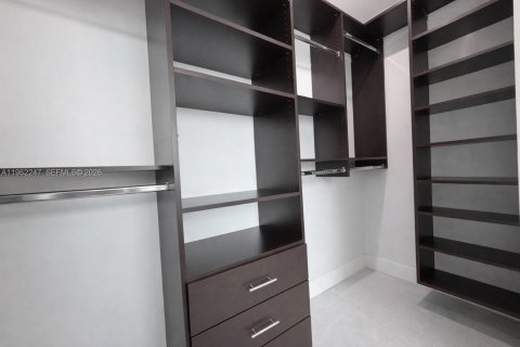 Copropriété à louer à Miami, Floride: 2 chambres, 98.57 m2 № 2023860 - photo 13