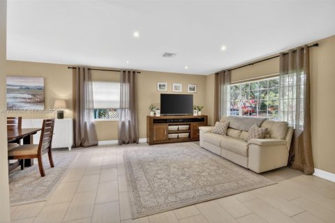 Villa ou maison à vendre à Cooper City, Floride: 3 chambres, 232.63 m2 № 2066332 - photo 11