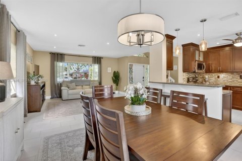 Villa ou maison à vendre à Cooper City, Floride: 3 chambres, 232.63 m2 № 2066332 - photo 15