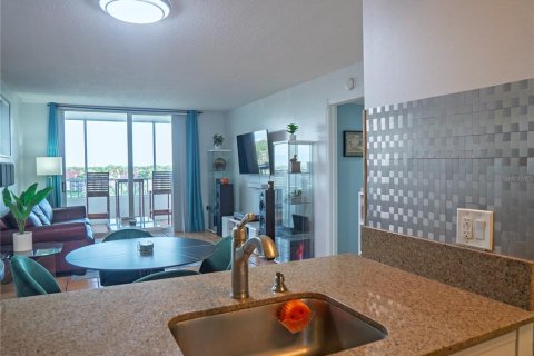 Condo in Clearwater, Florida, 1 bedroom  № 1780823 - photo 5