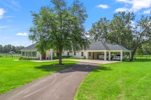 House in Ocala, Florida 4 bedrooms, 337.42 sq.m. № 1915896 - photo 1