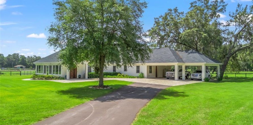 House in Ocala, Florida 4 bedrooms, 337.42 sq.m. № 1915896