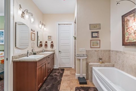 House in Ocala, Florida 4 bedrooms, 337.42 sq.m. № 1915896 - photo 28