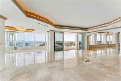 Купить кондоминиум в Хиллсборо-Бич, Флорида 5 спален, 741.92м2, № 1850835 - фото 3