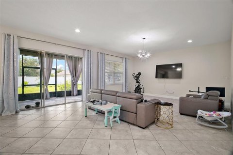 House in Davenport, Florida 5 bedrooms, 280.29 sq.m. № 2098091 - photo 8