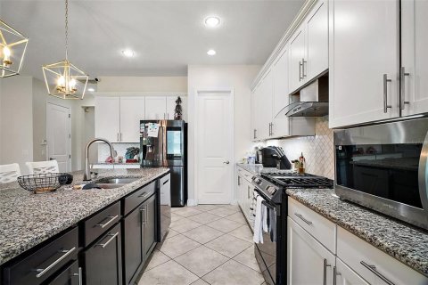 House in Davenport, Florida 5 bedrooms, 280.29 sq.m. № 2098091 - photo 12